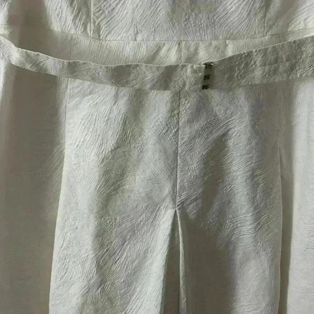 New without tags, Hugo boss women’s white fancy dress - Picture 3 of 7